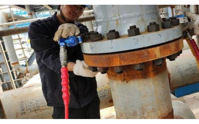 冶金余热回收设备螺栓安装预紧选用KWZK云开体育官方网站登录·(中国)官网入口液压力矩扳手